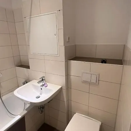Moderne Ferienwohnung 5Min Vom Wasserschloss - Free Wifi & Netflix Neukirchen  Exterior photo