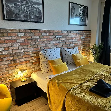 Moderne Ferienwohnung 5Min Vom Wasserschloss - Free Wifi & Netflix Neukirchen  Exterior photo